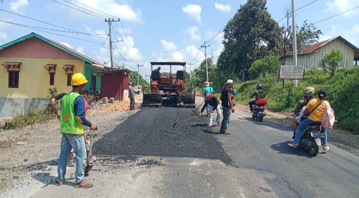 Jelang Mudik 2023, Perbaikan Jalan Provinsi di Rohul Terus Digesa