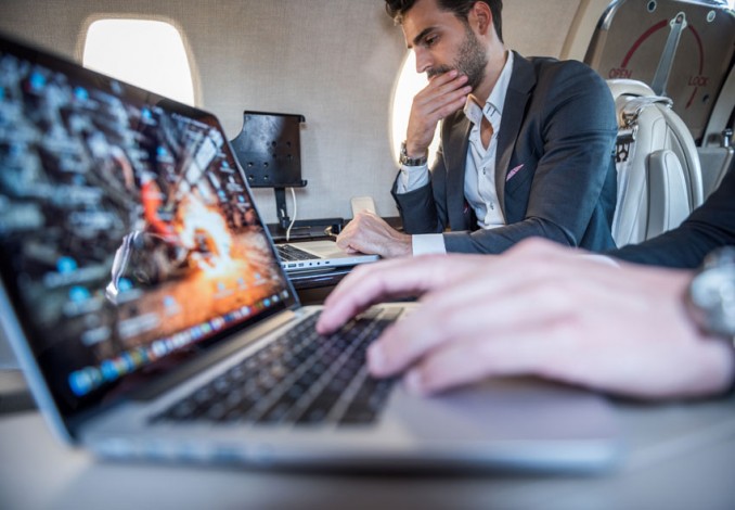Larangan Membawa Laptop di Pesawat Diperluas