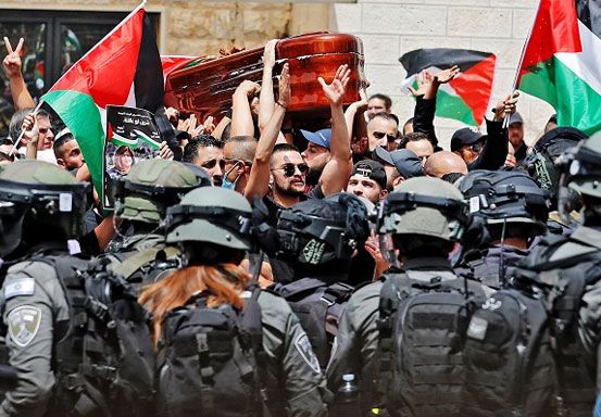Pemakaman Jurnalis Al-Jazeera Dihiasi Kekerasan Polisi Israel, Para Pelayat Dipukul dan Ditembaki Gas Air Mata