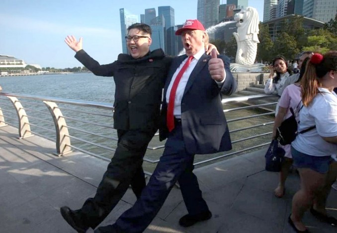 Kembaran Trump - Kim Jong Un Hebohkan Warga Singapura