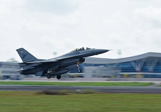 Cope West 2023: F-16 TNI AU dan US PACAF Lakukan Basic Fighter Maneuver di Langit Roesmin Nurjadin