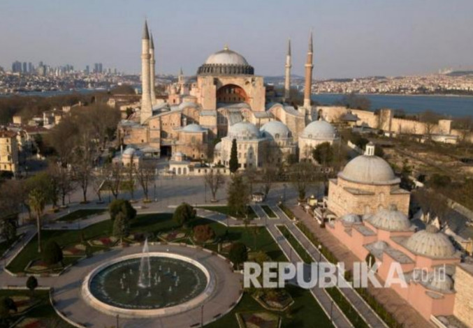 Erdogan Kenang Sultan Mehmet Shalat Pertama di Hagia Sophia