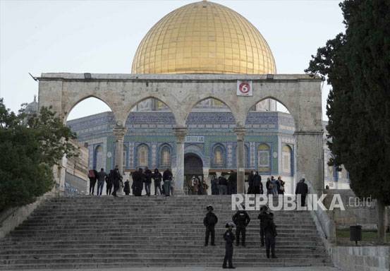 Israel Tahan Kepala Penjaga Masjid Al-Aqsa