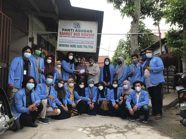 Mahasiswa KKN-DR UIN Suska Riau Salurkan Paket Sembako ke Panti Asuhan Rahmat Nur Hidayah