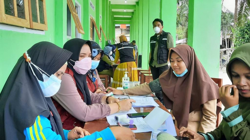 Sempena HUT Riau, IDI Cabang Kampar Gelar Vaksinasi di Ponpes dan SMA