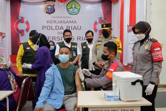 Percepatan Vaksinasi di Lingkungan Kampus, Wakapolda Riau Sebut Angka Covid-19 Menurun