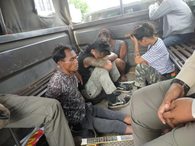 Lima Anak Jalanan Ditangkap Satpol PP Kota Pekanbaru, Ada yang Tenggak Tuak