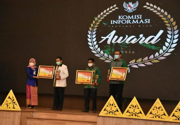 PKS Terima Anugerah KI Riau Award 2020