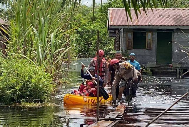 Ribuan Warga Siak Terendam Banjir, Wabup Minta Bersabar
