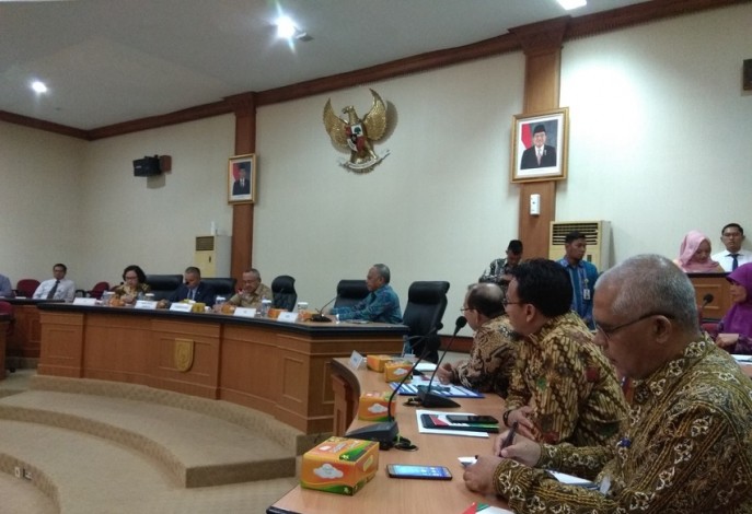 Gubernur Andi Beberkan Persoalan RTRW Riau ke Komisi XI DPR‎