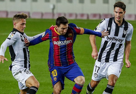 Messi Bawa Barcelona Atasi Levante