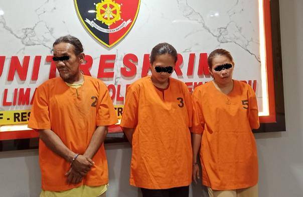 Dua Orang Emak-emak Ditangkap Polisi Pekanbaru, Ternyata Pengedar Sabu
