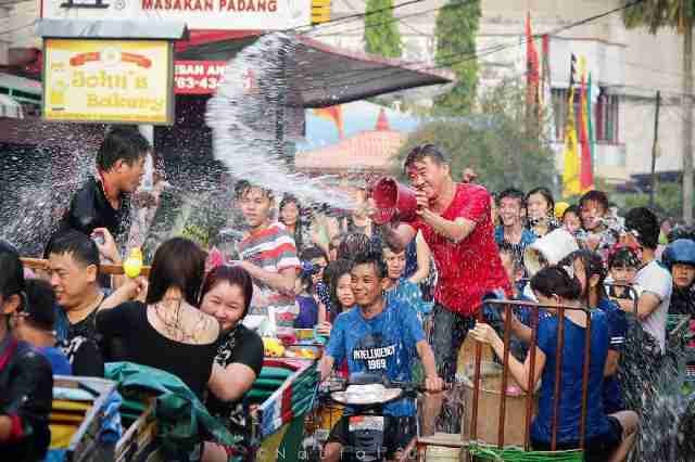 Ayo Hadiri Festival Perang Air di Kepulauan Meranti Riau