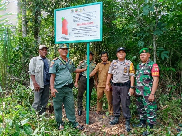 BBKSDA Pasang Papan Larangan Illegal Logging di Suaka Margasatwa Kerumutan