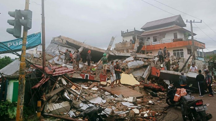 35 Meninggal dan 637 Orang Menderita Luka-luka Akibat Gempa Sulbar