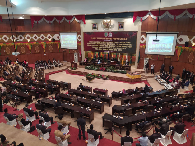 Misliadi dan Piter Marpaung Resmi Dilantik Jadi Anggota DPRD Riau
