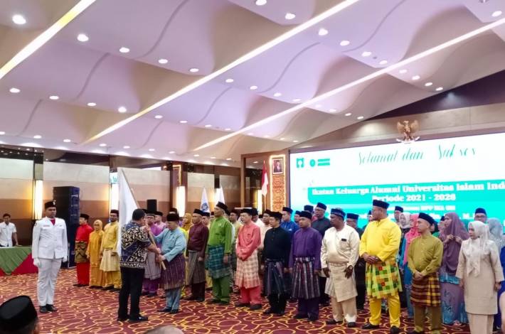 Resmi Lantik Pengurus DPW Riau IKA UII, Ketua Mahkamah Agung: Tunjukan Bisa Hadir di Tengah Masyarakat