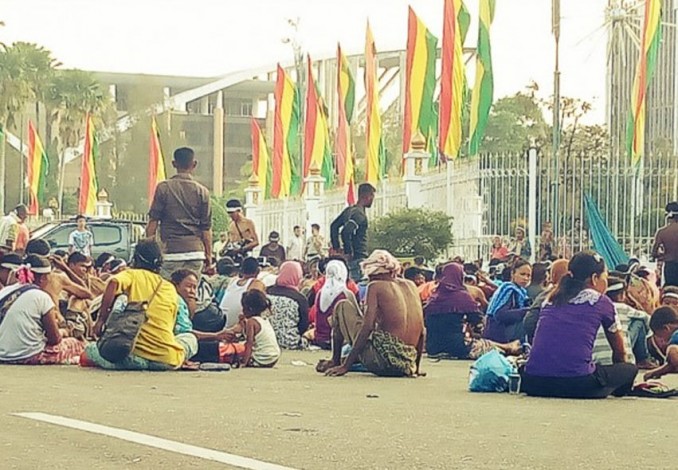 Warga Sakai Masih Blokir Jalan Sudirman Pekanbaru