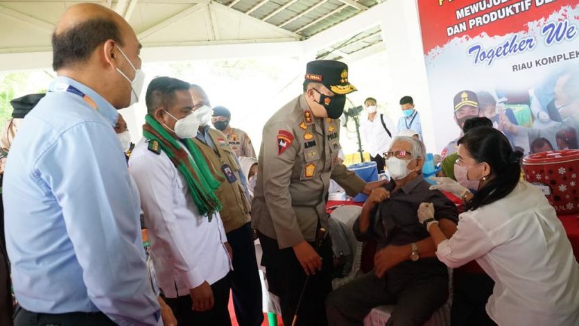 Kunjungi PT RAPP, Kapolda Riau Apresiasi Capaian Vaksinasi Kabupaten Pelalawan