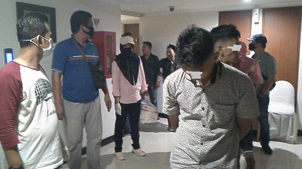 Pesta Sabu di Kamar Hotel Berbintang, Belasan Orang Diamankan Polisi