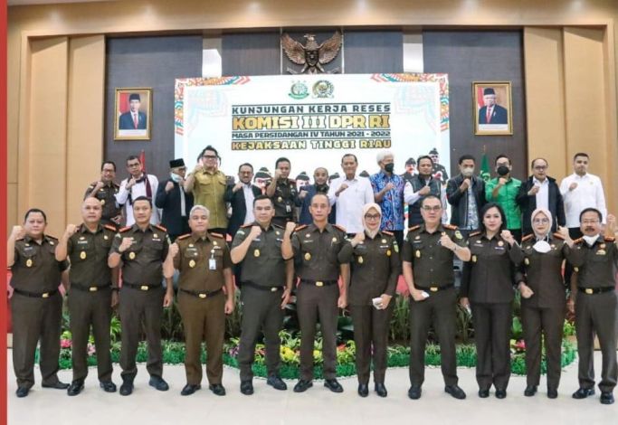 Kunker ke Riau,  Komisi III DPR RI Soroti Penanganan Kasus Korupsi,  Karhutla dan Pertambangan