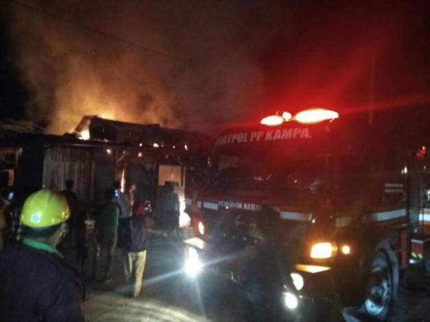 Tiga Ruko di Desa Bukit Sembilan, Kampar Terbakar saat Berbuka Puasa