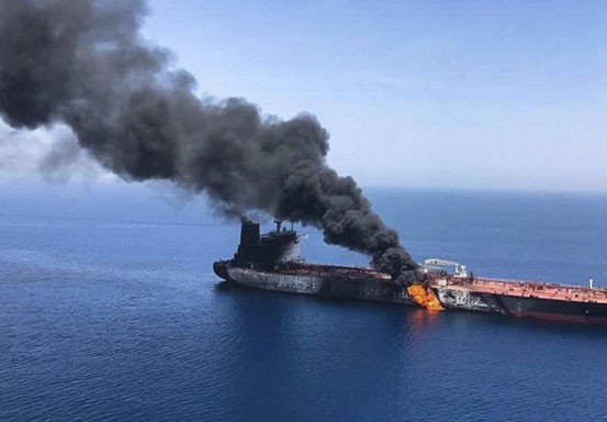 Iran Bantah Terlibat Serangan Tanker di Teluk Oman, Harga Minyak Melonjak