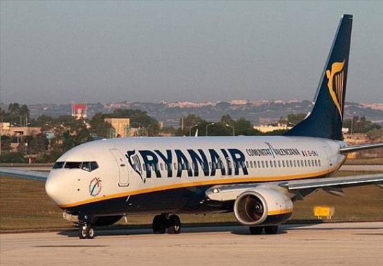 Umumkan Penumpang Mendarat di Palestina, Pramugari Ryanair Disuruh Minta Maaf