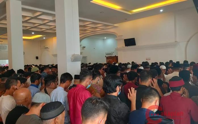 Gubernur Riau Syamsuar Ikut Salat Jenazah Almarhum Tabrani Rab