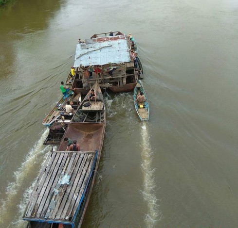 Rakit Penyeberangan Pulau Rambai Hanyut, Puluhan Penumpang Selamat