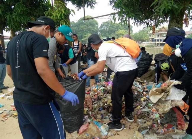 Ramaikan World Cleanup Day, Pondok Belantara Riau Bersih-bersih di Buluh Cina