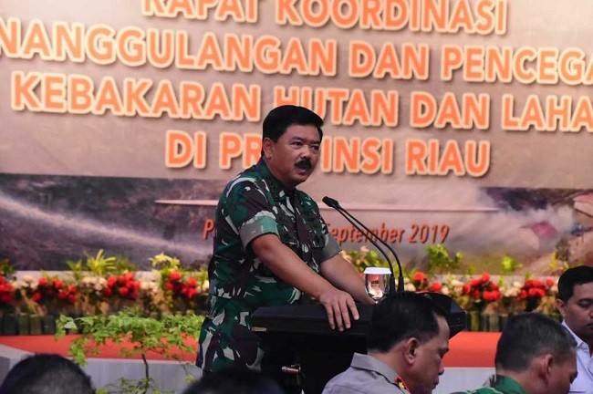 Atasi Karhutla Riau, Panglima TNI Tambah Kekuatan Personel dan Pesawat