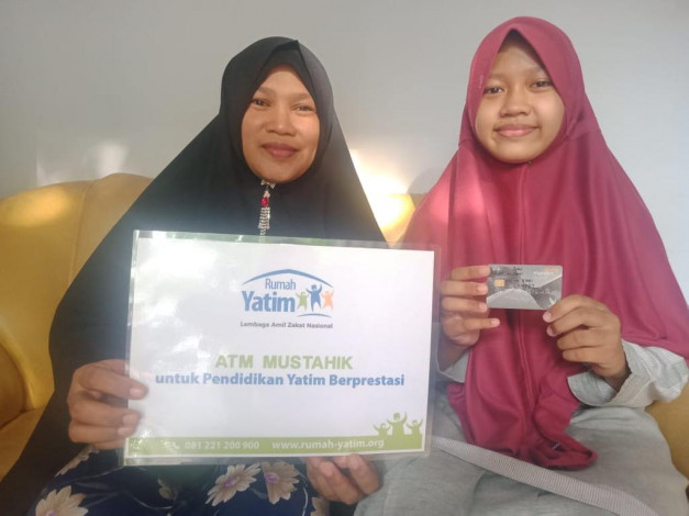 Aulia Hafidzah 30 Juz Terima Bantuan Pendidikan Rumah Yatim