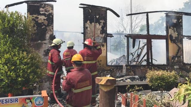 Kebakaran SDN 118 Pekanbaru Diawali Api dari Rumah Penjaga Sekolah, Ada Bunyi Ledakan Besar