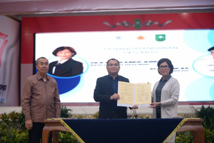 Disaksikan Gubernur Riau, Unilak Jalin Kerjasama dengan UGM