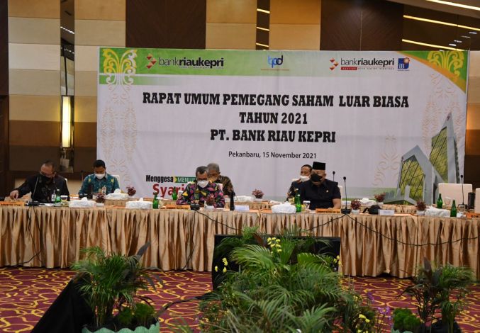 Berlangsung Lancar, RUPSLB Bank Riau Kepri Tetapkan Pengurus Baru