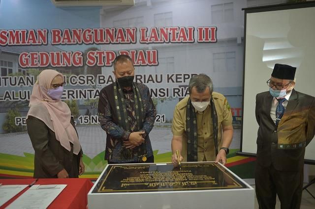 Gubernur Resmikan Bangunan Lantai III Gedung STP Riau CSR BRK