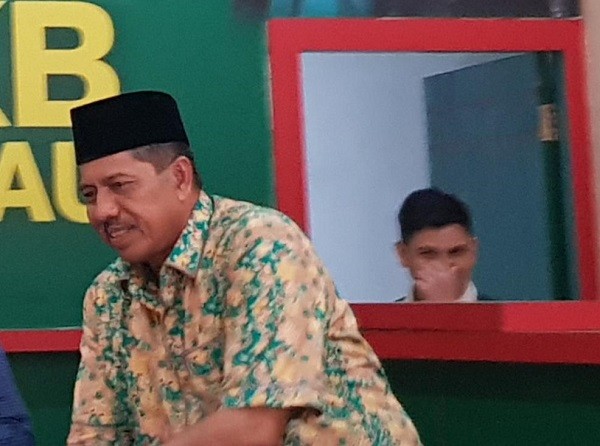 Pilihan antara Husni atau Suhartono, Alfedri Hanya Senyum