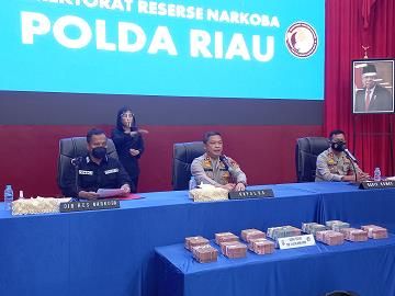 Polda Riau Sita Uang Rp1 Miliar Hasil Penjualan Sabu Sindikat Antarnegara