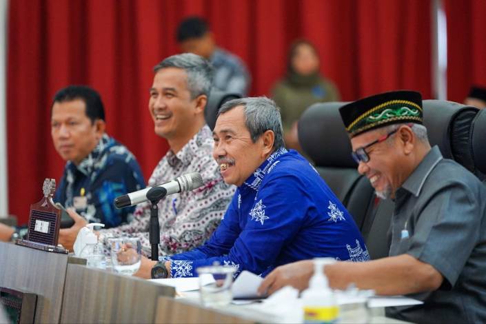 Di Depan Kepala Sekolah, Gubernur Riau Kembali Ingatkan Bahaya LGBT