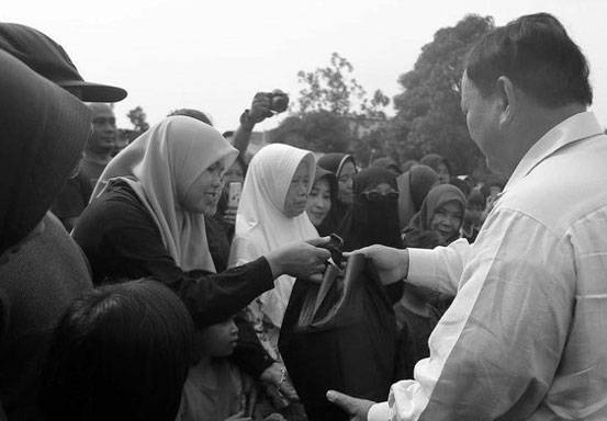 Cerita soal Kantong Polos Bantuan Prabowo untuk Korban Gempa Cianjur