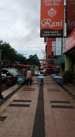 PKL Menjamur di Pedestrian Jalan, Kepala Disperindag Salahkan Camat dan Lurah