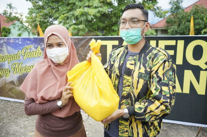 Angkatan Muda Golkar Riau Bagikan 50 Sembako kepada Masyarakat Pekanbaru
