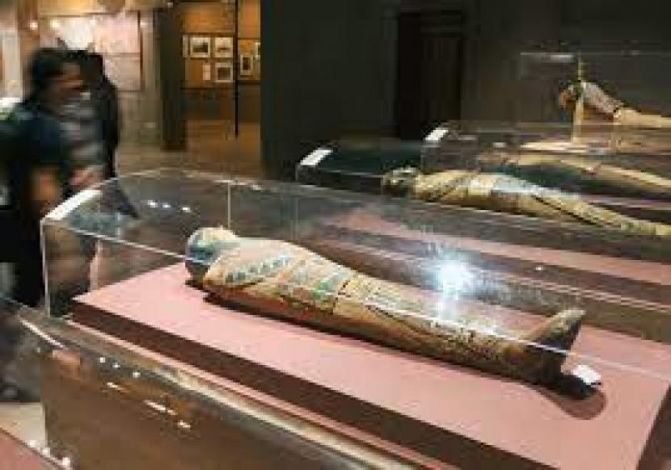 Arkeolog Temukan Makam Berisi Puluhan Mumi Era Yunani-Romawi di Mesir