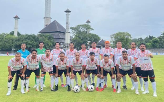 Syamsuar Doakan Siwo PWI Riau Masuk Final Piala Walikota Solo