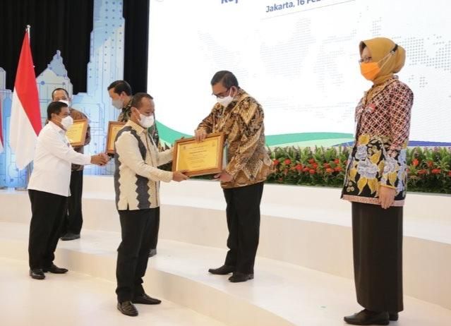 Diganjar Penghargaan, Investasi di Riau Terbesar di Sumatera Kalahkan Jateng