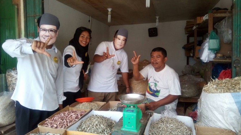 Prabowo dan Cak Imin Bagi-Bagi Brosur di Pasar dan Mal di Pekanbaru