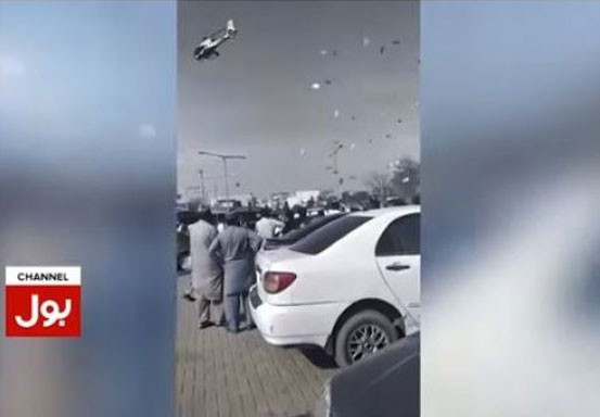 Hujan Duit! Helikopter Hamburkan Uang Ratusan Juta di Pesta Pernikahan