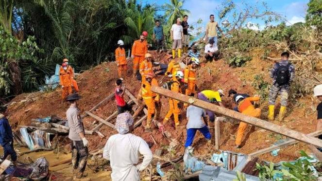 Korban Jiwa Akibat Longsor Natuna Capai 50 Orang, Kapan Pemprov Riau Kirim Bantuan?