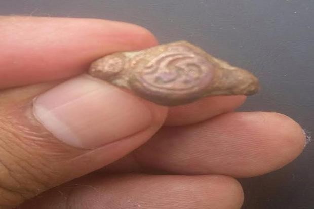 Masyarakat Medan Temukan Cincin Kuno Abad 11 dengan Aksara Aneh